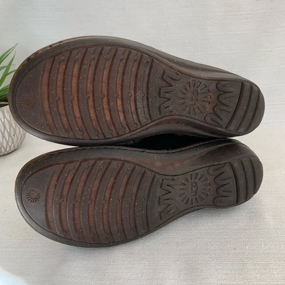 UGG Akadia Black Suede Leather Sherpa Lined Boots Women's 8 - Picture 15 of 15